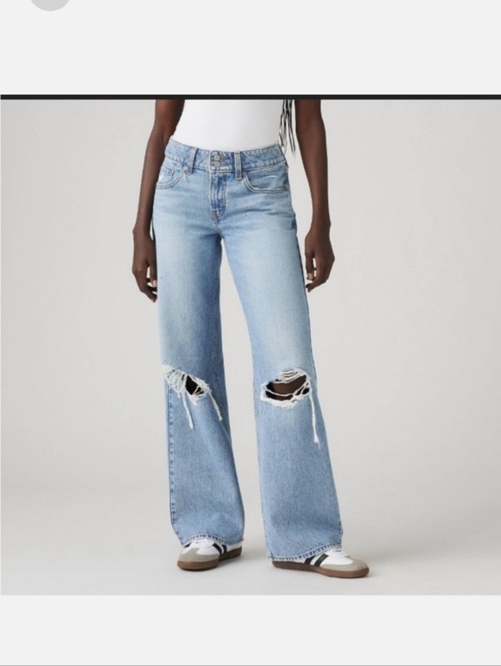 Levi's Light Blue Relaxed Fit Jeans - Classic Back Pocket